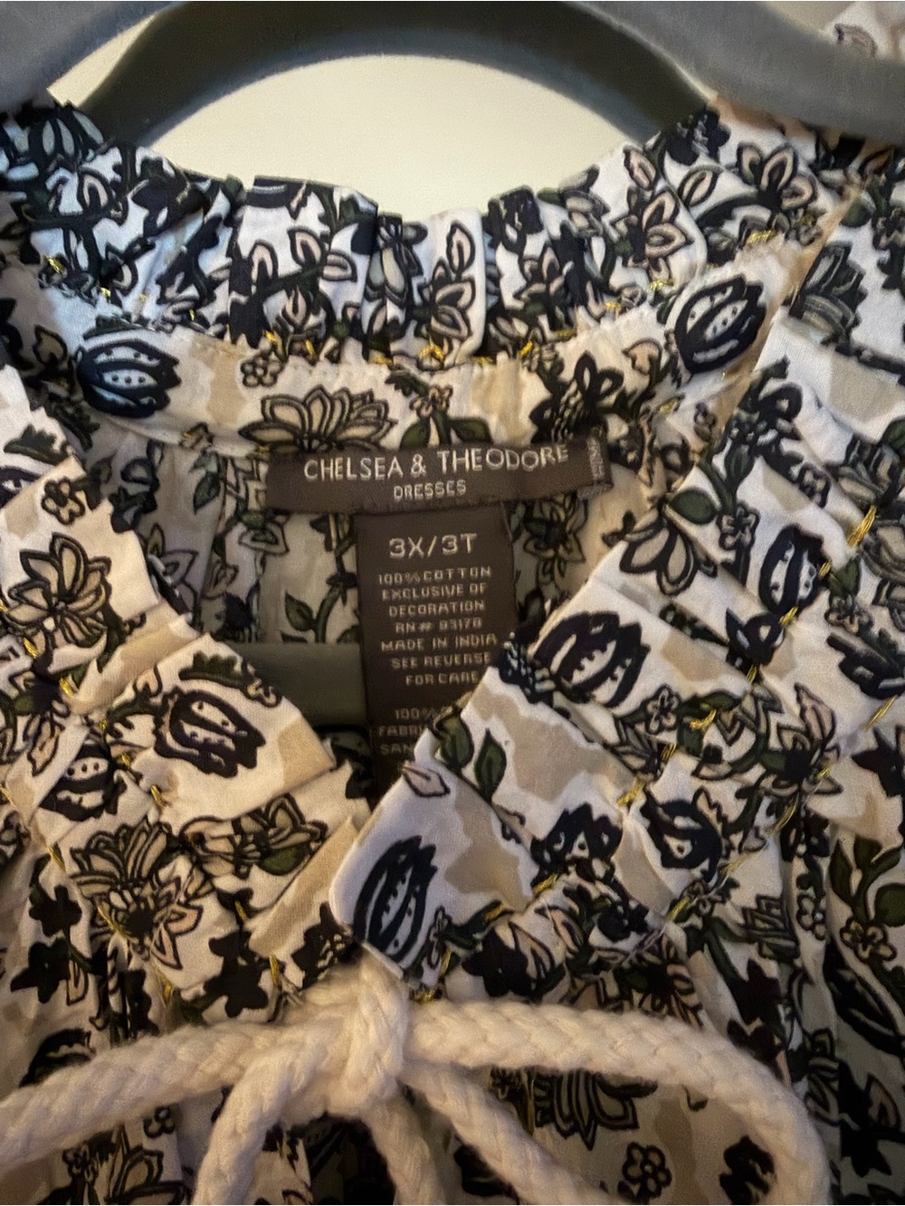 Chelsea & Theodore Sleeveless Tiered Floral Print Dress in Green and White - Picture 3 of 3